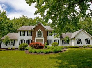 9046 White Oak Rd, Kirtland, OH 44094