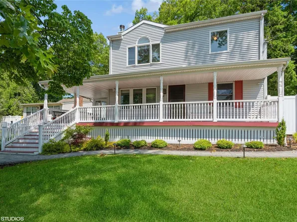 1 Canarsie Trail, Ridge, NY 11961