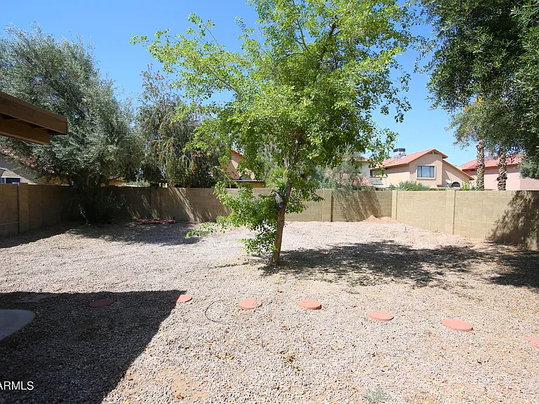 924 E Manor Dr — Photo 36