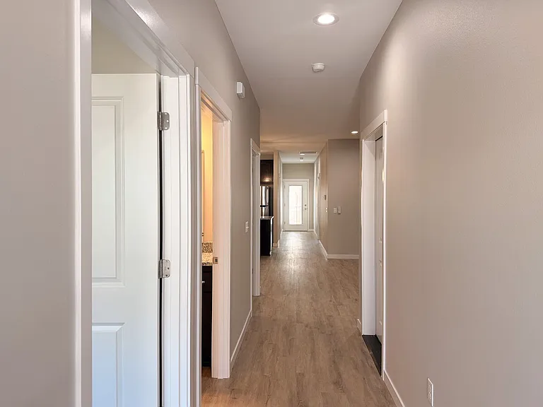 5534-5564 Skyline Rd S — Photo 4