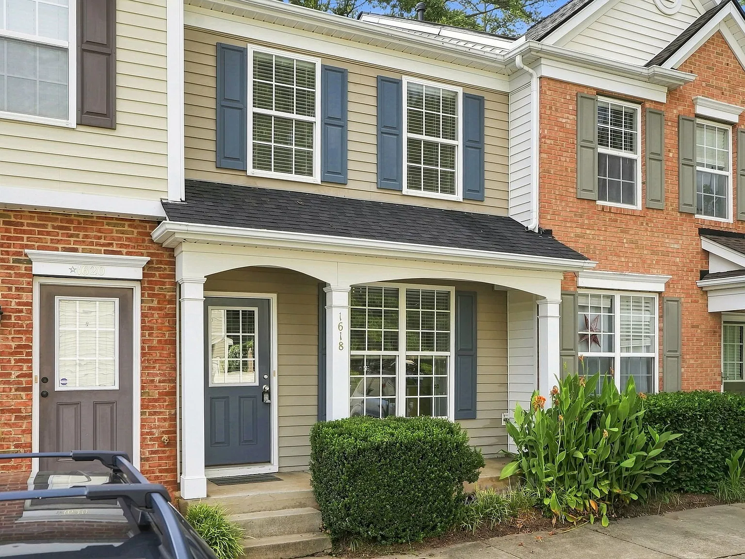 2 bed, 2.5 bath, 1195 sqft, $1,750 — Photo 2