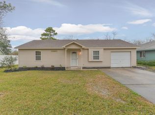 218 Slossen St, Webster, TX 77598