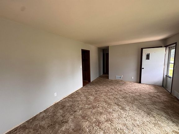 3rd image of 1820 5th St SW