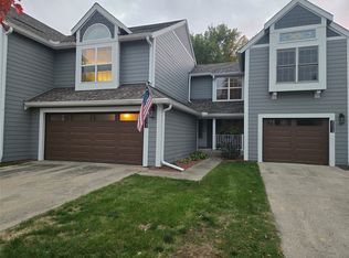 8020 Cobblestone Rd, Urbandale, IA 50322