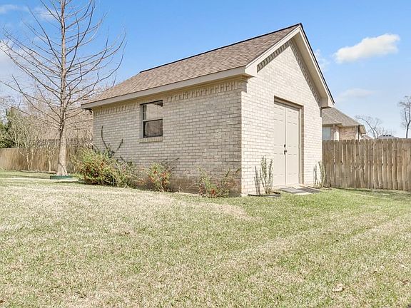 5th image of 825 Cambridge Bnd
