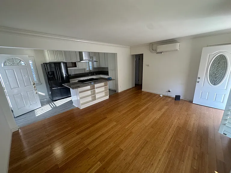 1524 Loma Ave #B — Photo 6