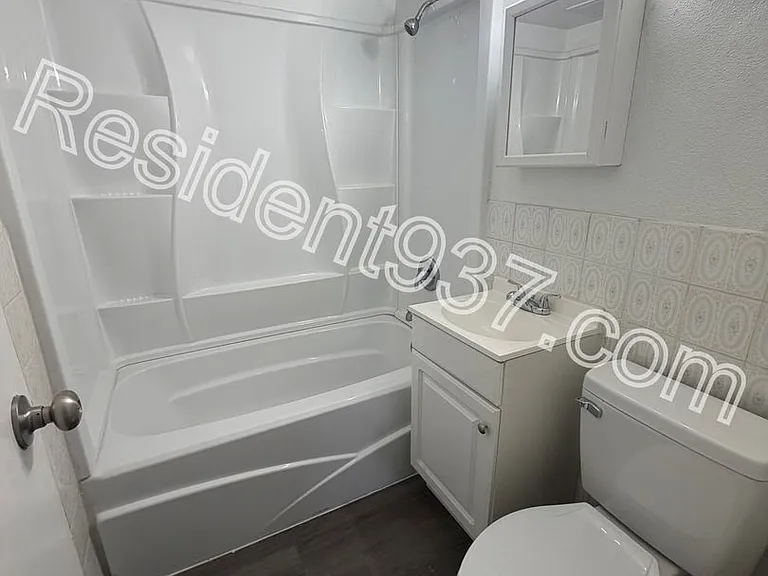 1047 Blakley Dr — Photo 13