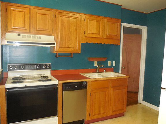 4th image of 201 Parkwood Dr