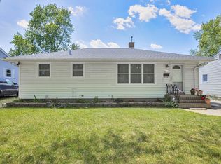 140 S Lincoln Ave, Mundelein, IL
