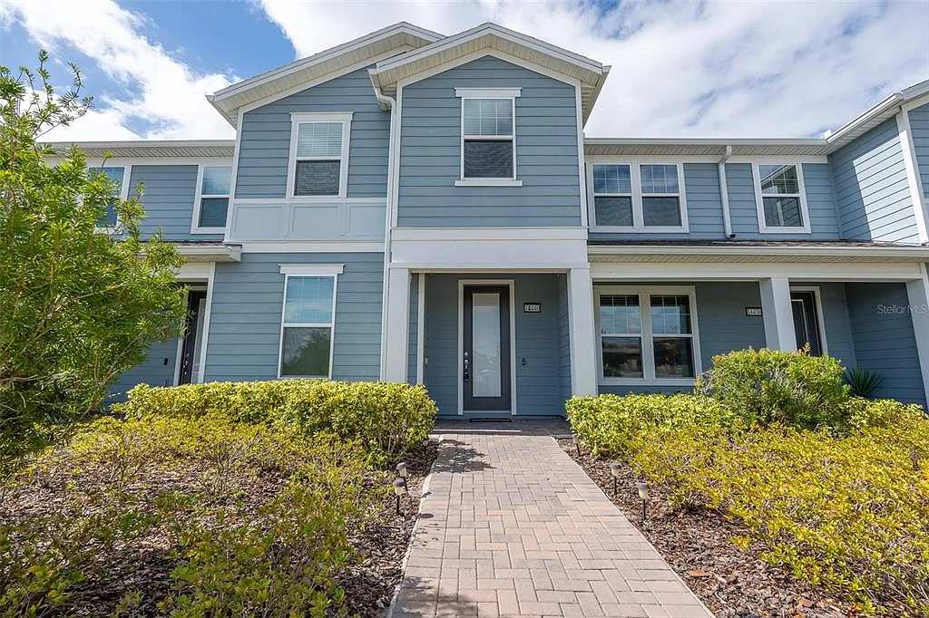 4 bed, 3.0 bath, 1809 sqft, $2,950 — Photo 2
