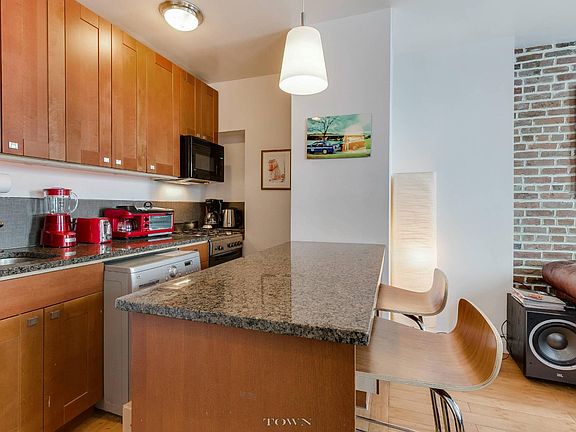 3rd image of 47 W 8th St APT 3R