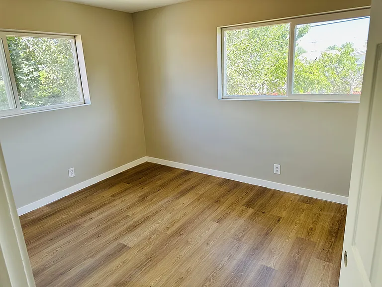 19 E 1300 S — Photo 13