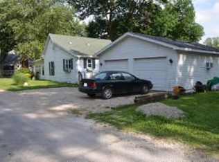 305 W Luke St, Arthur, IL 61911