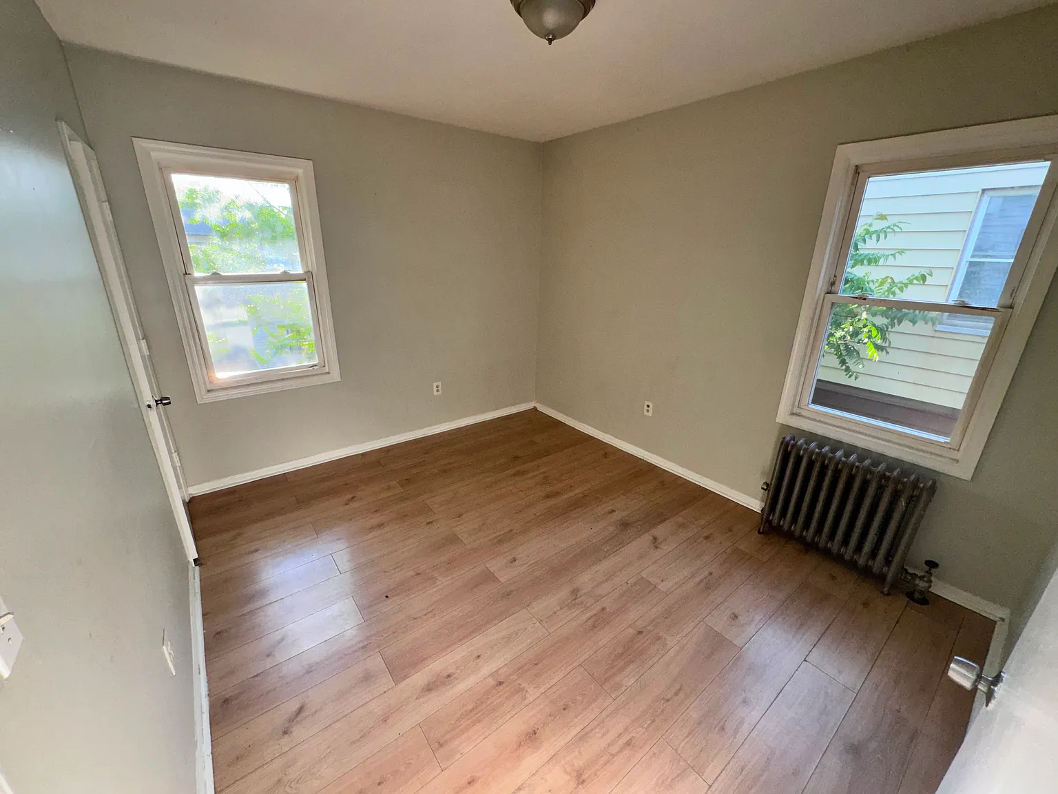 3 bed, $2,050 — Photo 2