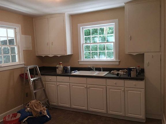 4th image of 401 Winsmith Ave