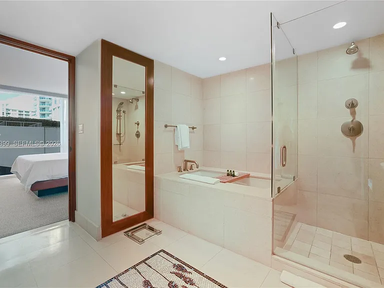 6801 Collins Ave #503 — Photo 5
