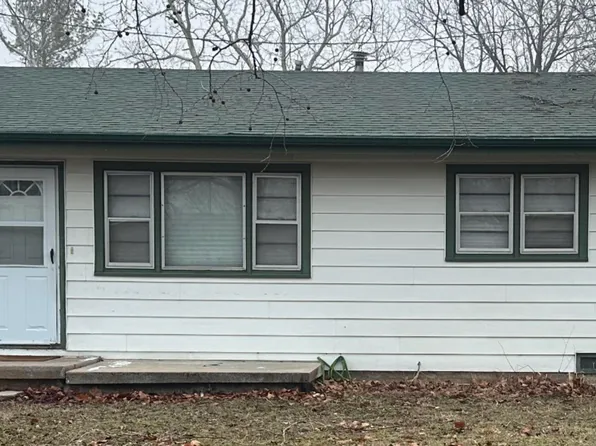 438 Elm Ave, Valley Center, KS 67147