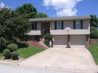 8 Village Rd, Hannibal, MO 63401