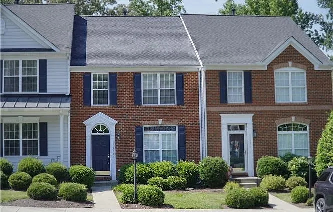3 bed, 3.5 bath, 2616 sqft, $2,700 — Photo 1