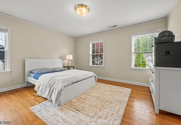 33 Exeter Rd — Photo 37