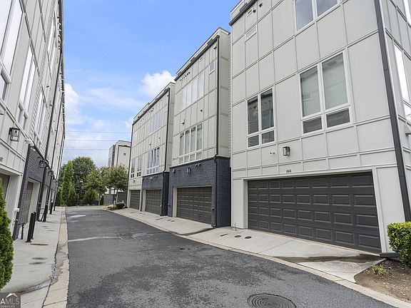 3rd image of 836 Winslow Way