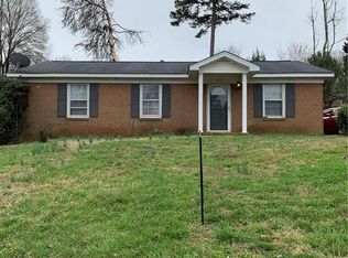 812 Capps Hill Mine Rd, Charlotte, NC 28216