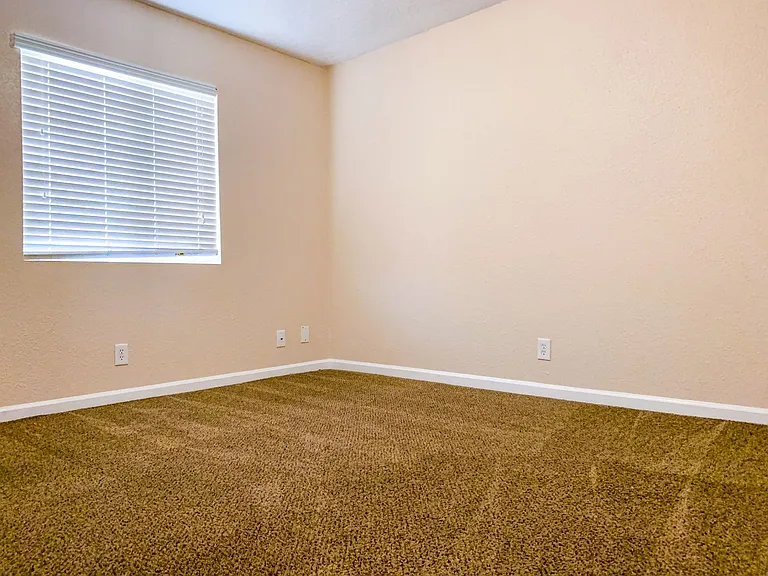 Desert Park Apartments — Photo 15