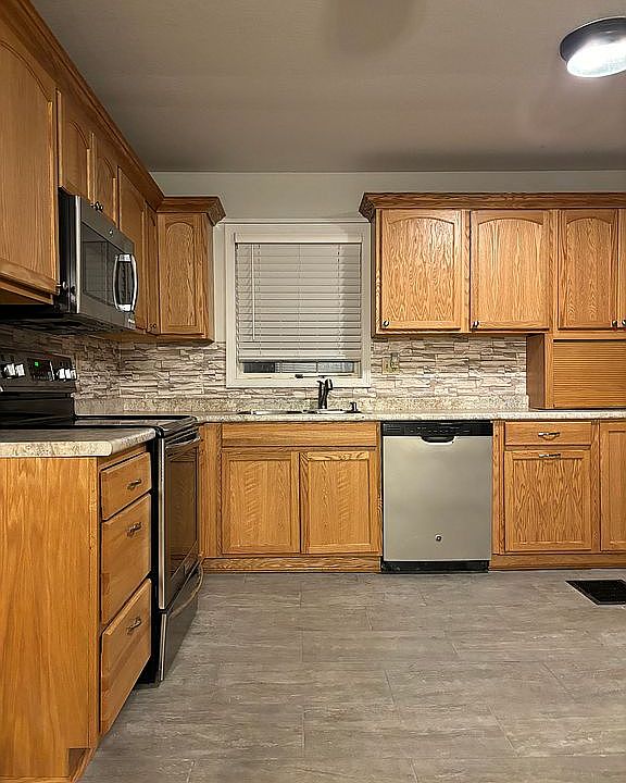 213 Main St, Reasnor, IA 50232 Zillow