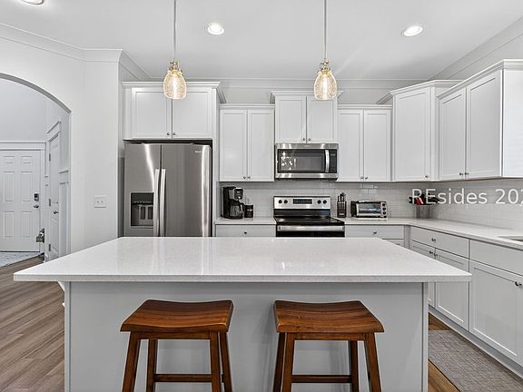 4th image of 15 Mangrove St