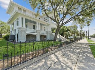 1703 Broadway St, Galveston, TX 77550