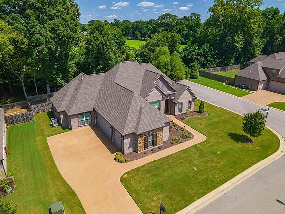 3rd image of 50 Rockwood Dr