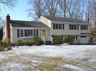 92 Highwood Rd, Mahwah, NJ 07430