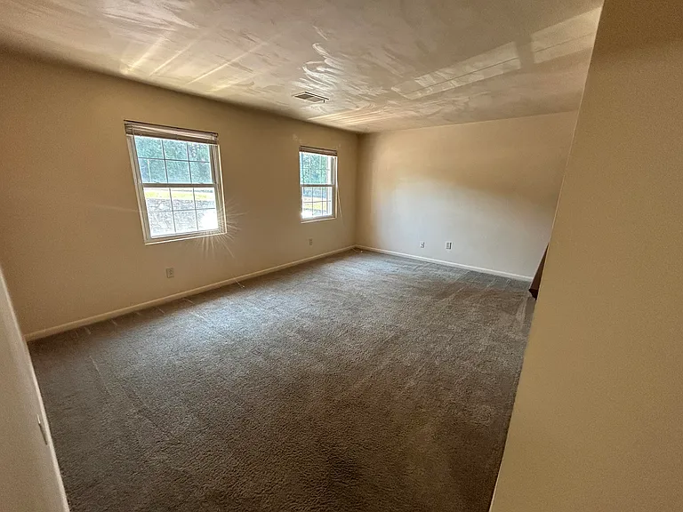 924 Mountain View Rd #5 — Photo 5
