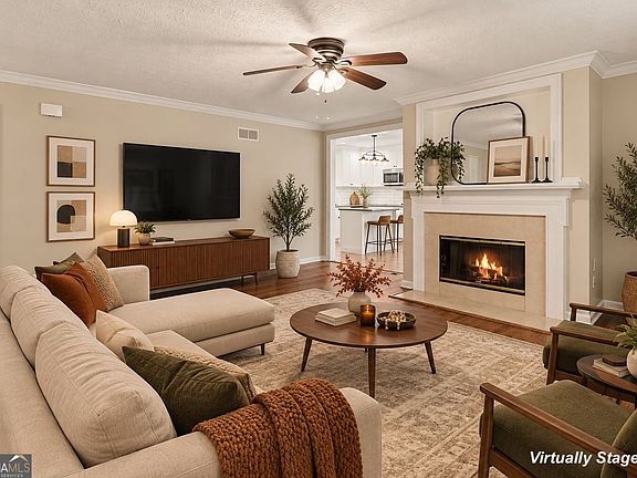 3rd image of 806 Valley Run Dr