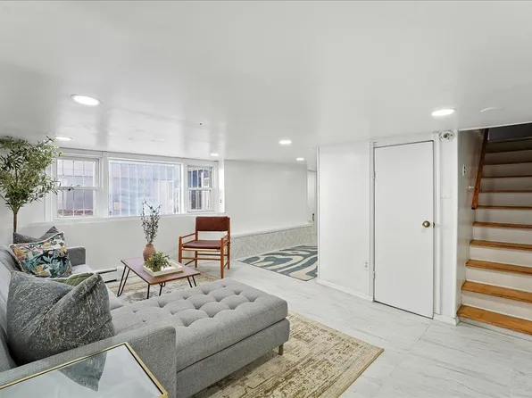 283 Griffith Street image 22 of 29