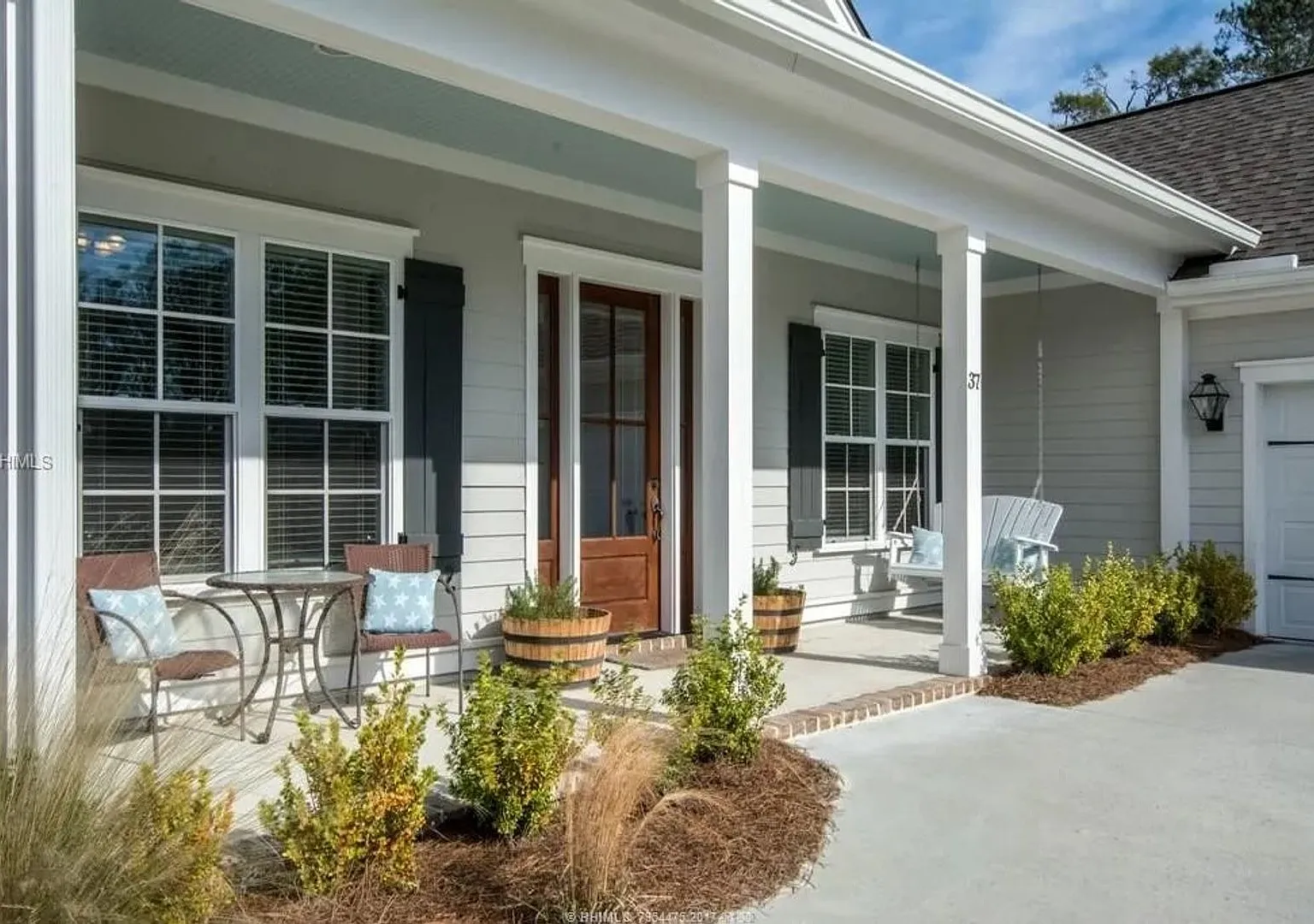 Lovely Home Located In Bluffton — Photo 2