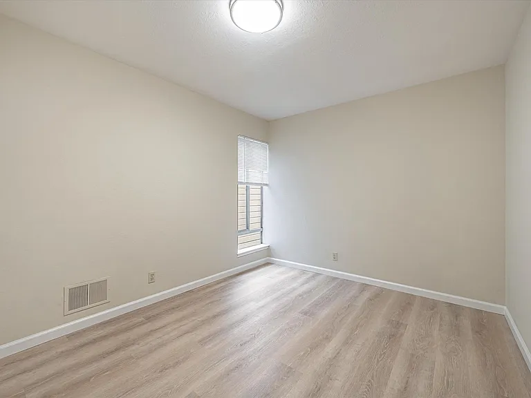 1648 Filbert St — Photo 8