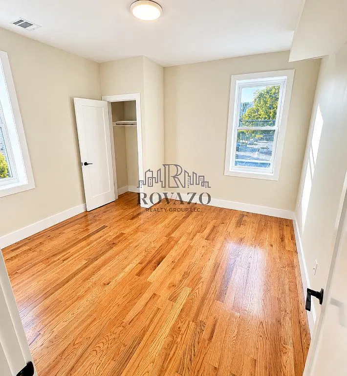 793 Broadway — Photo 4