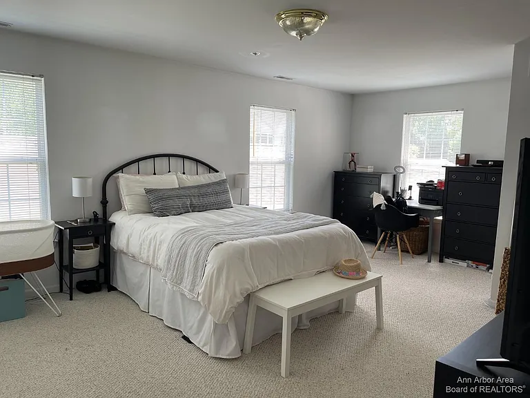 1085 Joyce Ln — Photo 11