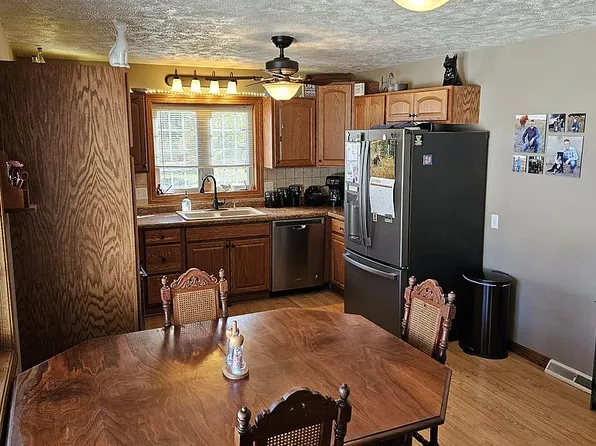 1402 7th St, Gibbon, NE 68840