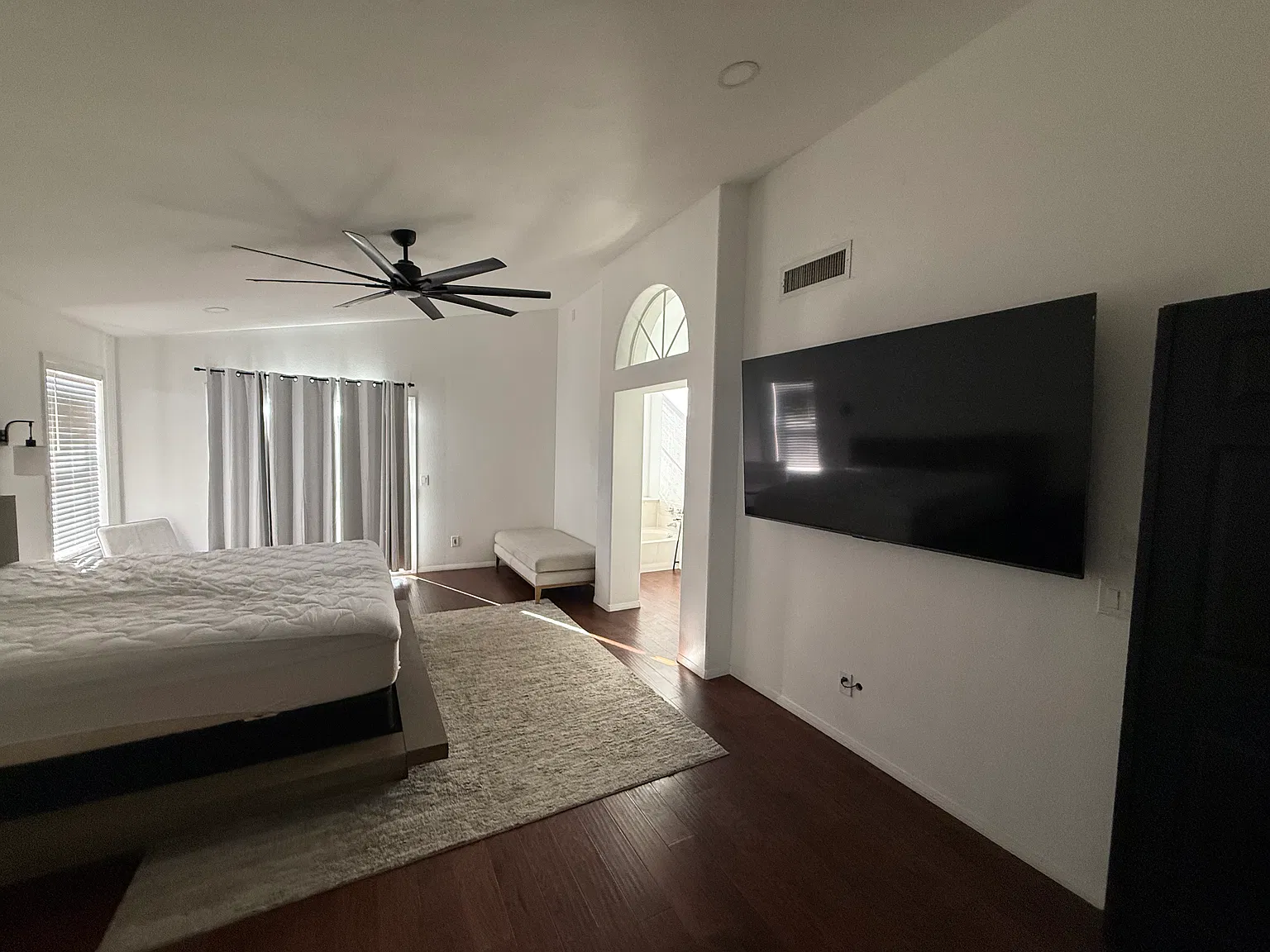 4 bed, 2474 sqft, $3,499 — Photo 3