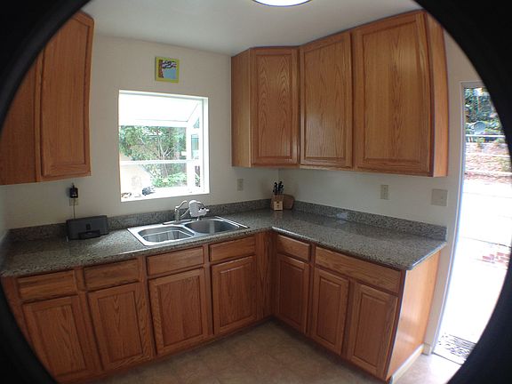 Updated kitchen w/granite counter