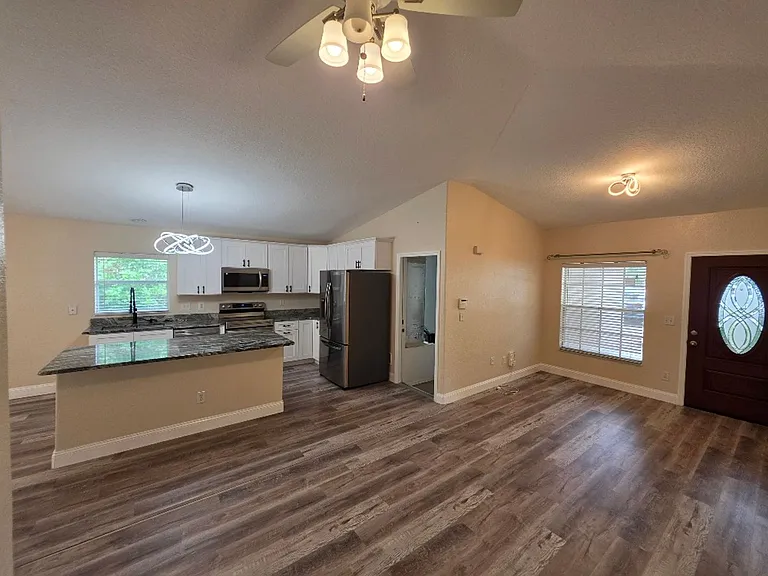 808 Valencia Ave — Photo 5