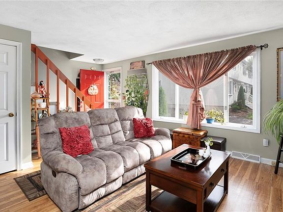4th image of 23 Benefit St APT 17