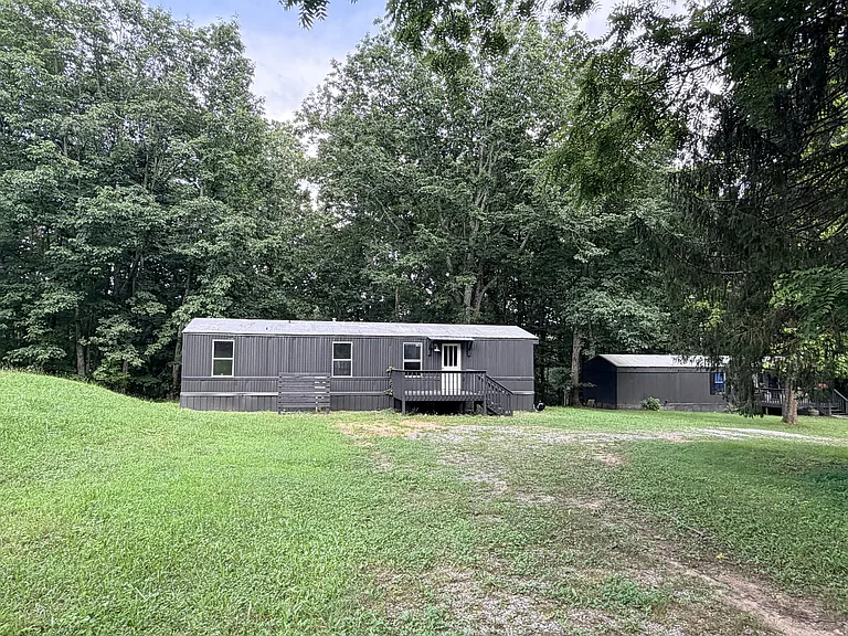 147 Phillips Ln — Photo 2