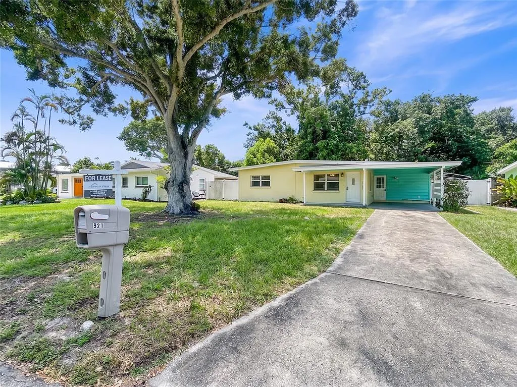 2 bed, 1.0 bath, 825 sqft, $1,950 — Photo 2