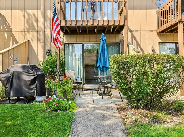 36 Bermuda Colony APT 2, Fox Lake, IL 60020