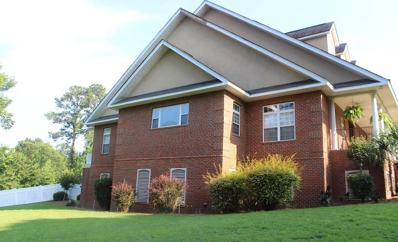 5 bed, 6842 sqft, $6,500 — Photo 2