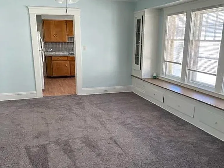 Dining room into kitchen