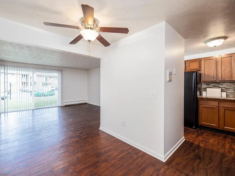 Webster Manor Apartment Homes — Photo 10